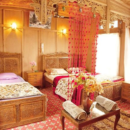 นิว บุล บุล กรุ๊ป ออฟ เฮาส์โบ๊ต Hotel Durgjan ภายนอก รูปภาพ