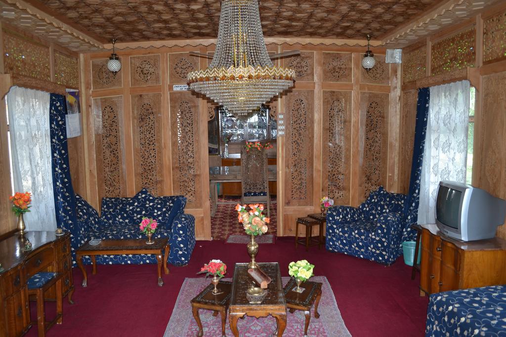 นิว บุล บุล กรุ๊ป ออฟ เฮาส์โบ๊ต Hotel Durgjan ภายนอก รูปภาพ