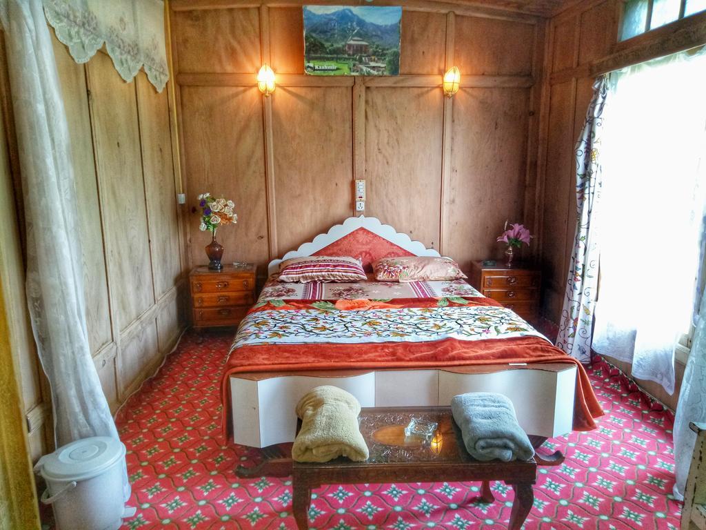 นิว บุล บุล กรุ๊ป ออฟ เฮาส์โบ๊ต Hotel Durgjan ภายนอก รูปภาพ