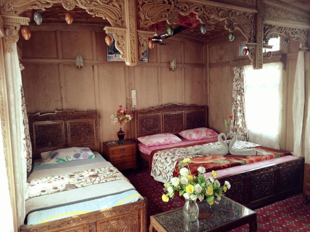 นิว บุล บุล กรุ๊ป ออฟ เฮาส์โบ๊ต Hotel Durgjan ภายนอก รูปภาพ
