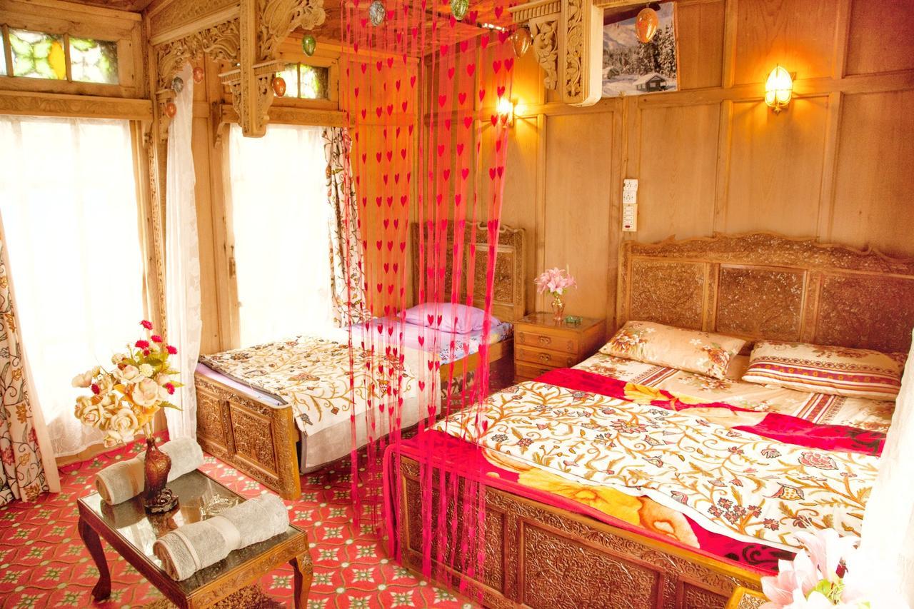 นิว บุล บุล กรุ๊ป ออฟ เฮาส์โบ๊ต Hotel Durgjan ภายนอก รูปภาพ