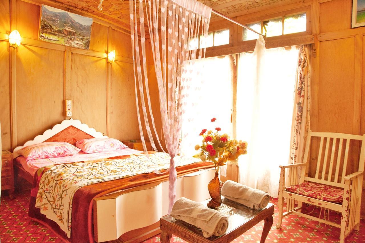 นิว บุล บุล กรุ๊ป ออฟ เฮาส์โบ๊ต Hotel Durgjan ภายนอก รูปภาพ