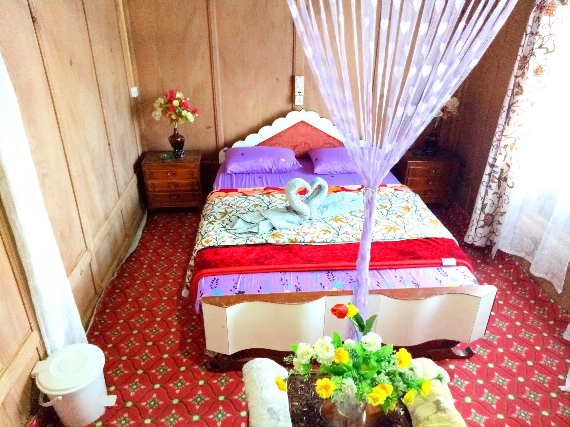 นิว บุล บุล กรุ๊ป ออฟ เฮาส์โบ๊ต Hotel Durgjan ภายนอก รูปภาพ