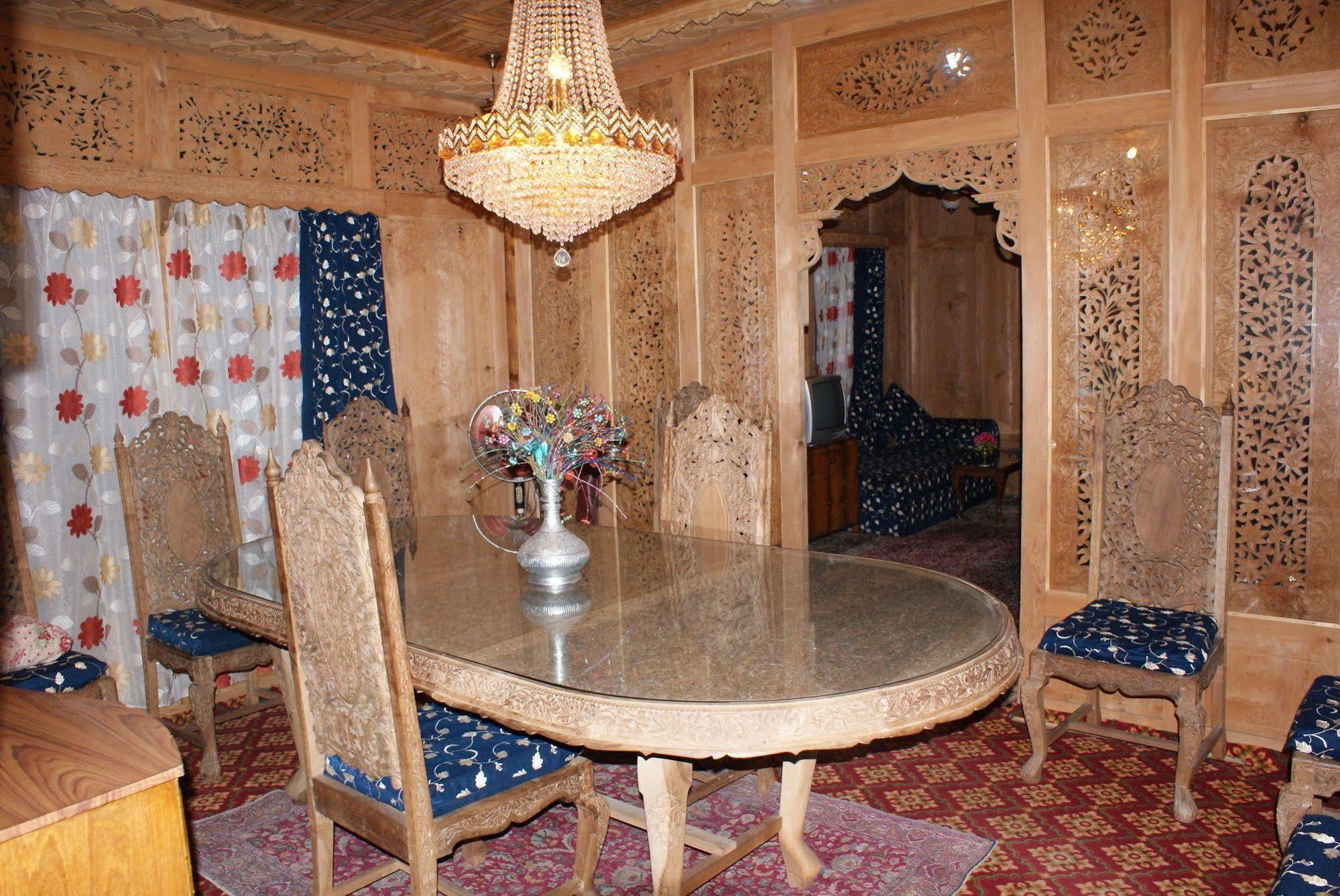 นิว บุล บุล กรุ๊ป ออฟ เฮาส์โบ๊ต Hotel Durgjan ภายนอก รูปภาพ