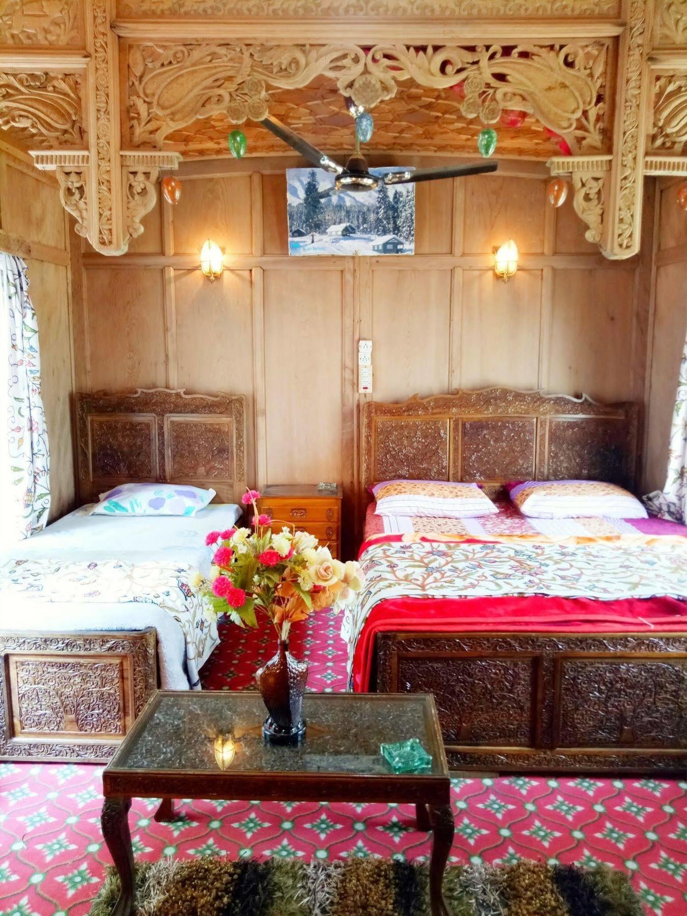 นิว บุล บุล กรุ๊ป ออฟ เฮาส์โบ๊ต Hotel Durgjan ภายนอก รูปภาพ