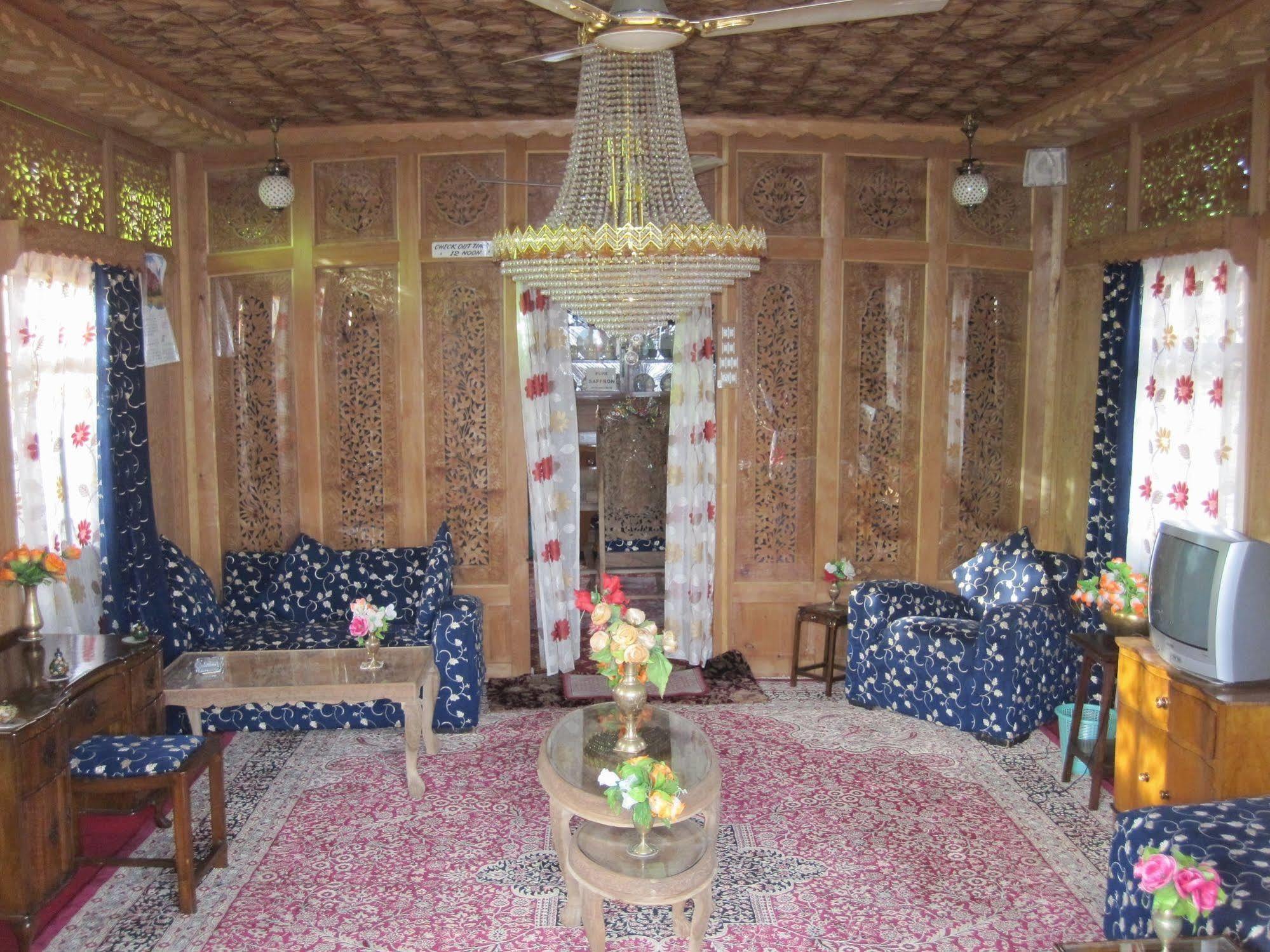 นิว บุล บุล กรุ๊ป ออฟ เฮาส์โบ๊ต Hotel Durgjan ภายนอก รูปภาพ