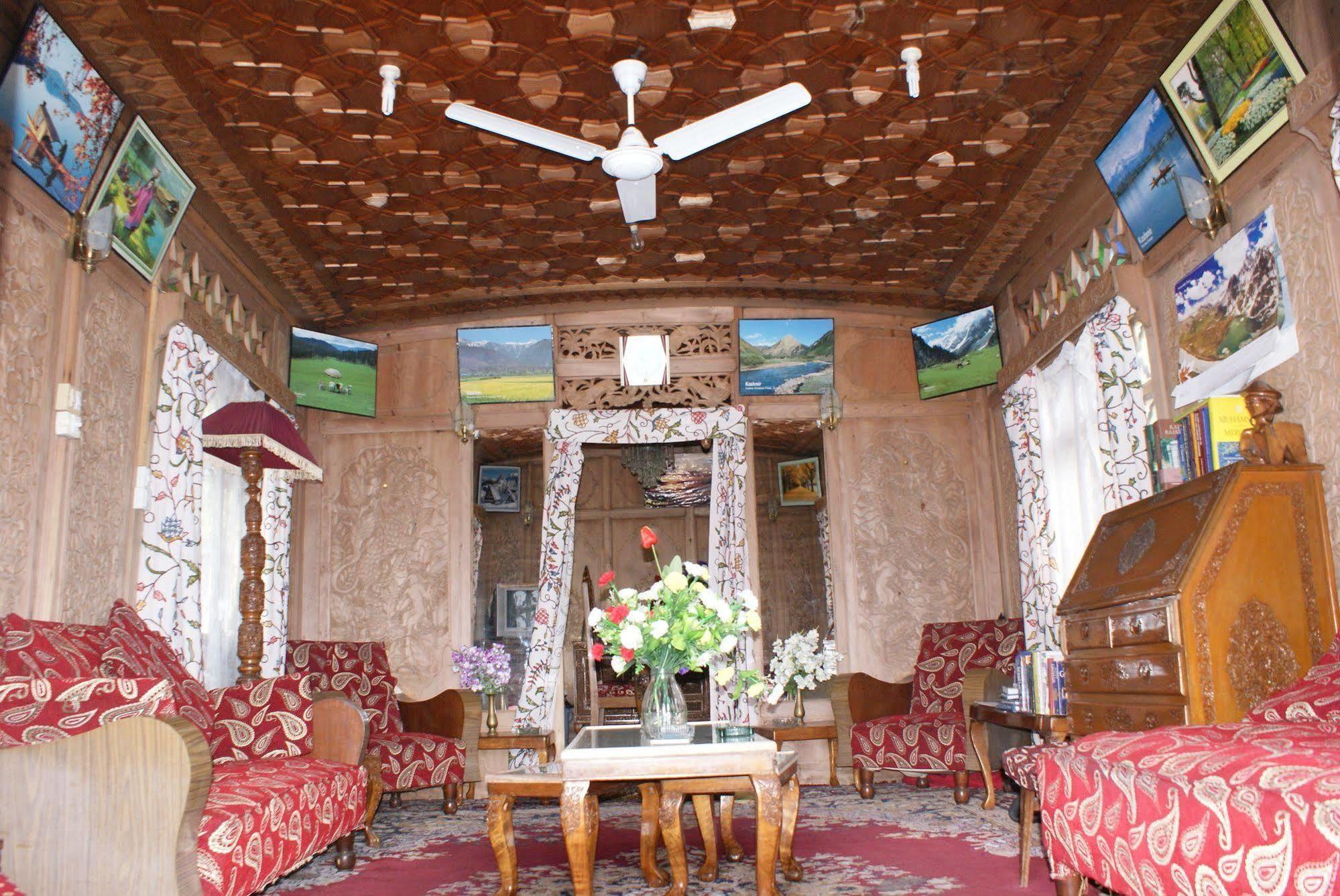นิว บุล บุล กรุ๊ป ออฟ เฮาส์โบ๊ต Hotel Durgjan ภายนอก รูปภาพ